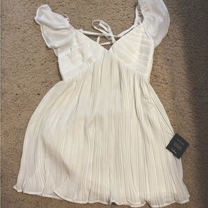 Lulu’s White Mini Dress (NWT) (Size small)